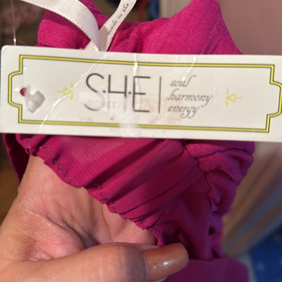 She cold shoulder top - Picture 7 of 7